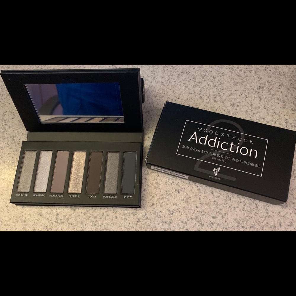 NEW Younique MOODSTRUCK Addiction Shadow Palette 2